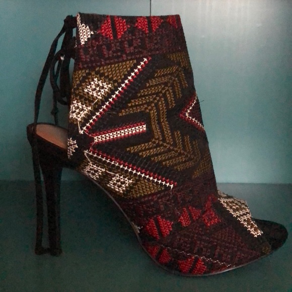 Shoe Republic LA Shoes - Get thousands of compliments w/ this unique print